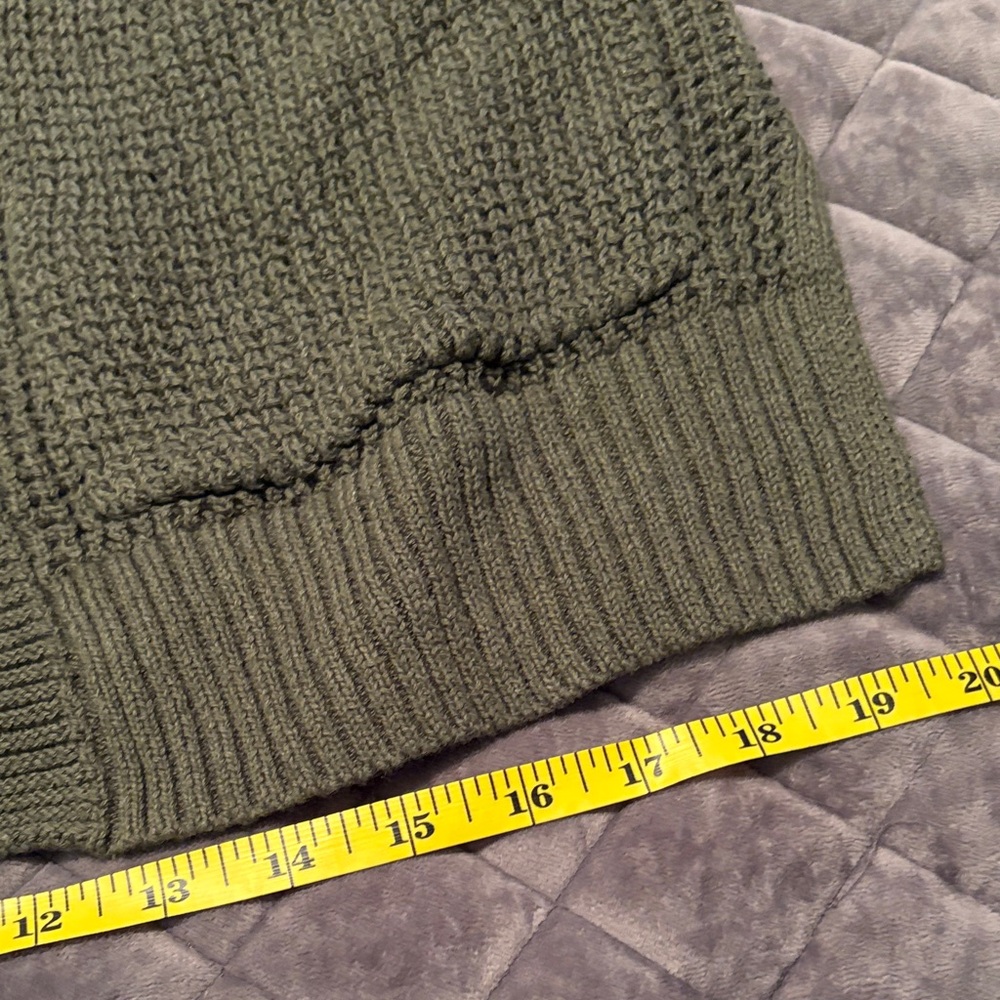 Universal Thread small Olive Green Womens Sweater - Picture 3 of 3